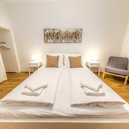 Beautiful City Apartment At Famous Ballgasse Vienna Exterior photo