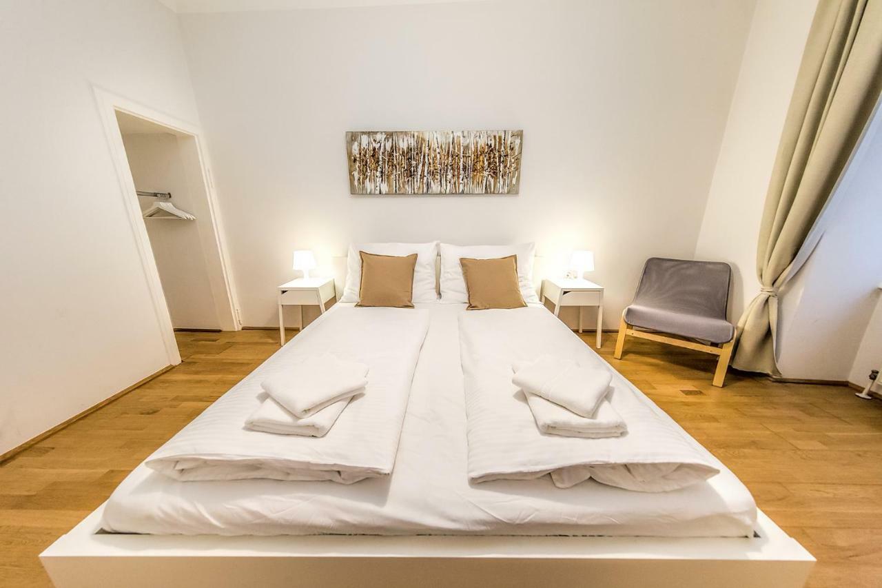 Beautiful City Apartment At Famous Ballgasse Vienna Exterior photo
