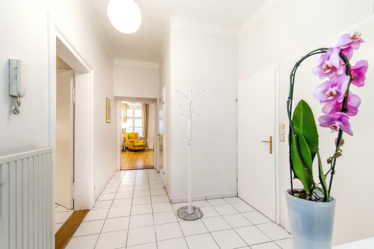 Beautiful City Apartment At Famous Ballgasse Vienna Exterior photo