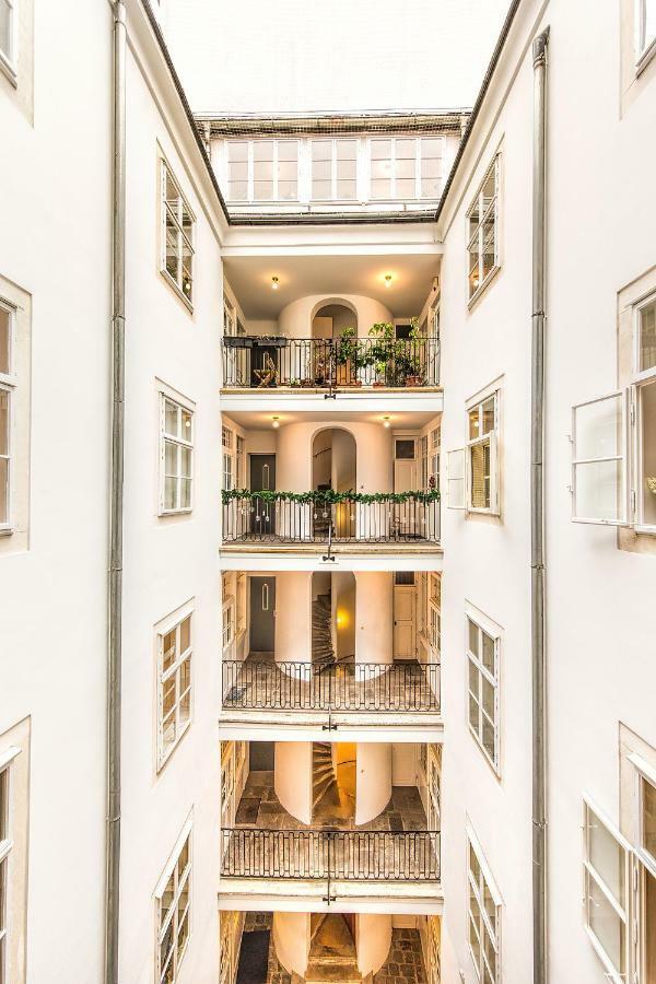 Beautiful City Apartment At Famous Ballgasse Vienna Exterior photo